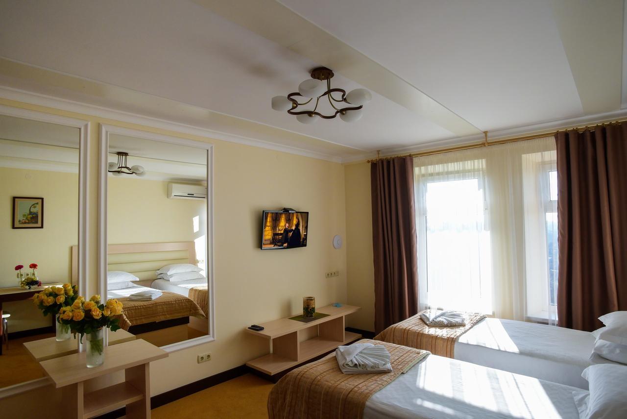 Aparthotel On Klinichna St. Kiev Buitenkant foto