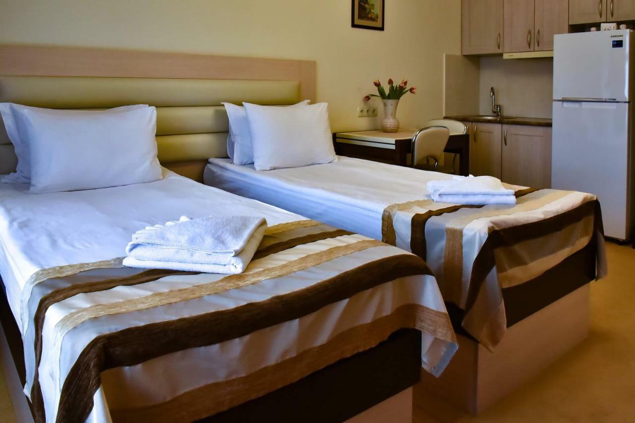 Aparthotel On Klinichna St. Kiev Buitenkant foto