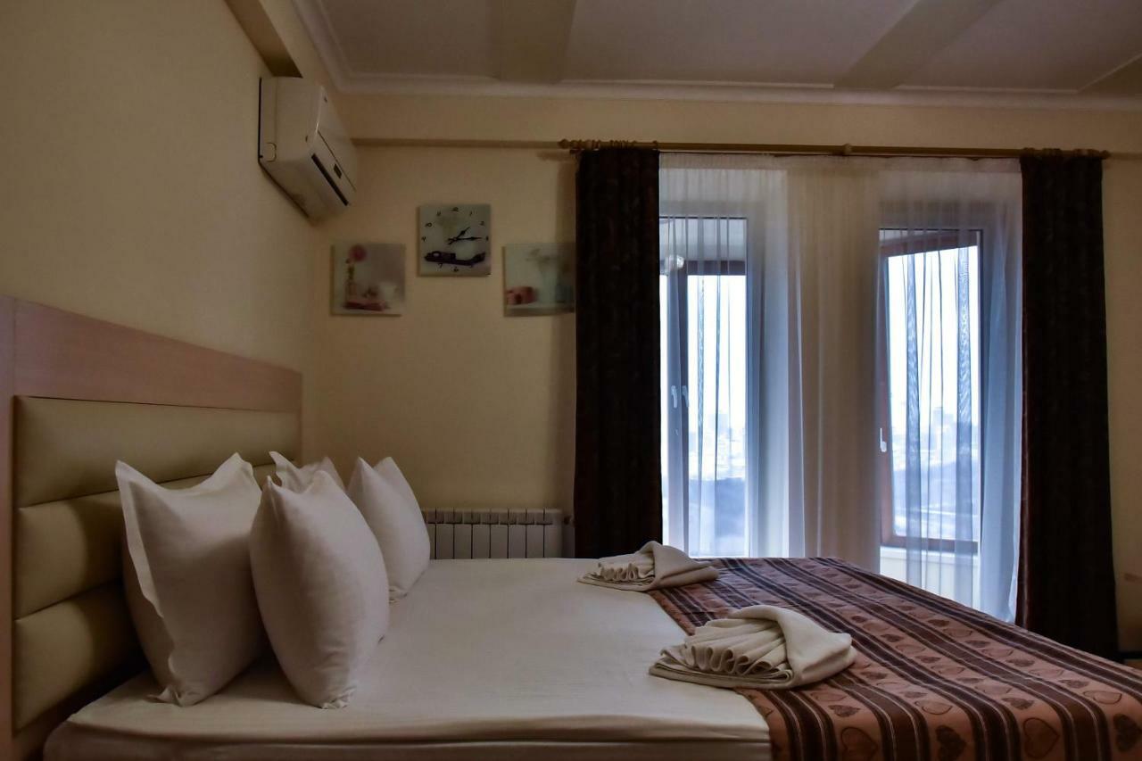 Aparthotel On Klinichna St. Kiev Buitenkant foto