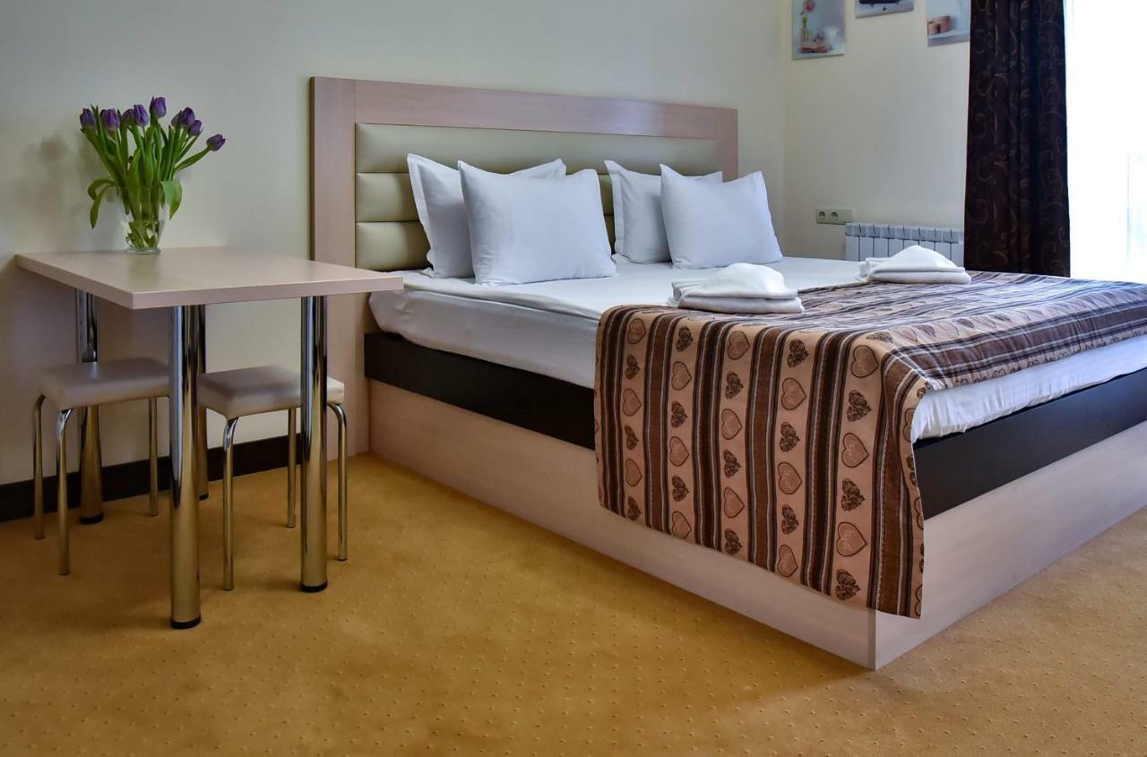 Aparthotel On Klinichna St. Kiev Buitenkant foto